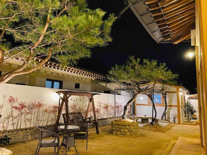 Adam Guesthouse Кёнджу Номер фото